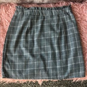 Plaid high-wasted skirt.